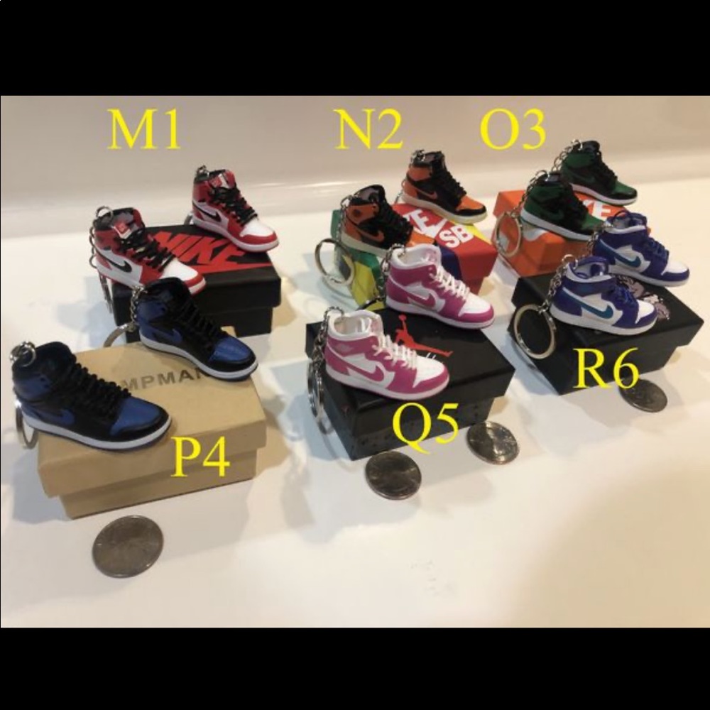 Dior x Air Jordan 1 High Keychains - Picture 10 of 12